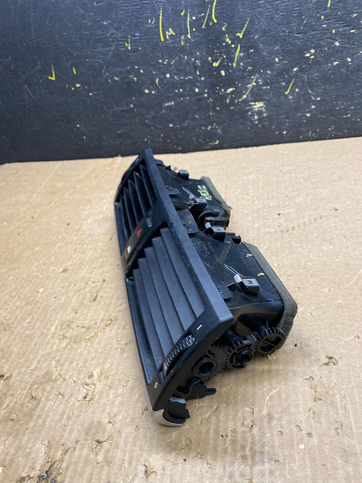 2007 to 2013 BMW X5 X6 Center Console Dash Air Vent OEM Z4364 DG2