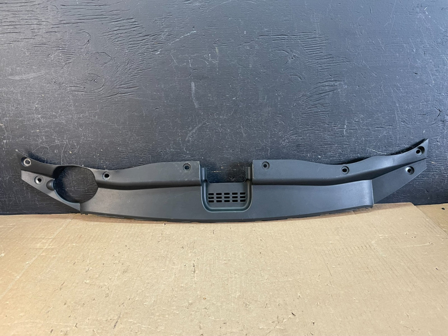 2010 to 2012 Hyundai Santa Fe Front Upper Grille Radiator Cover AD5867 DW0