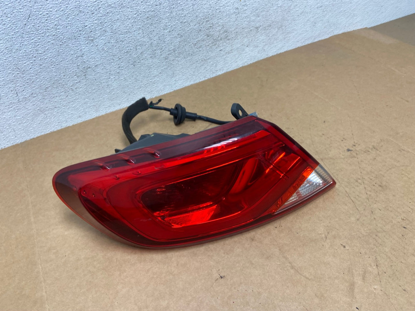 2015 2016 2017 Chrysler 200 Sedan Left Driver LH Side Tail Light AE2977 LK2