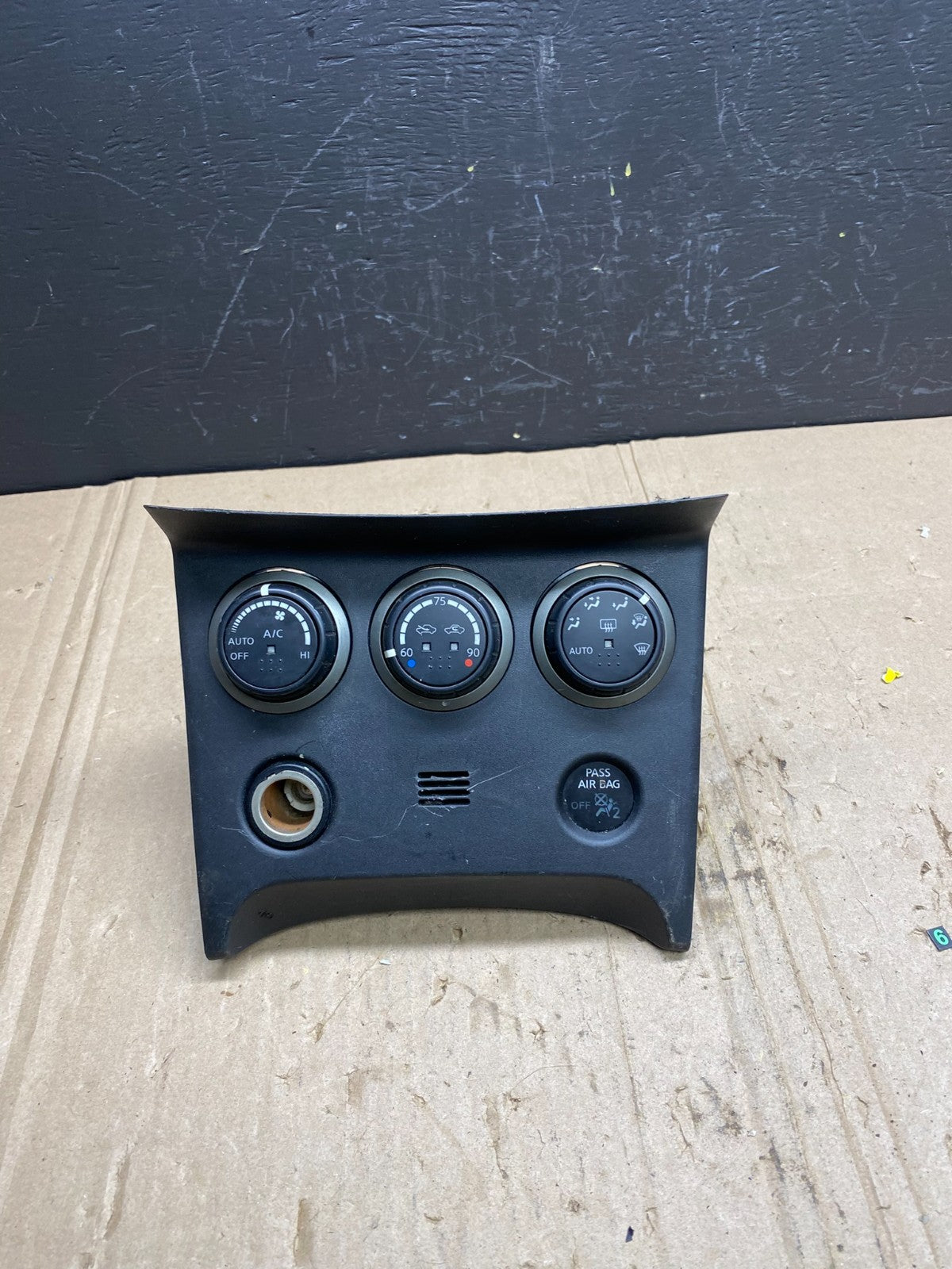 2011 to 2015 Nissan Rogue Heater Temperature AC Climate Control OEM AB9033 DG0