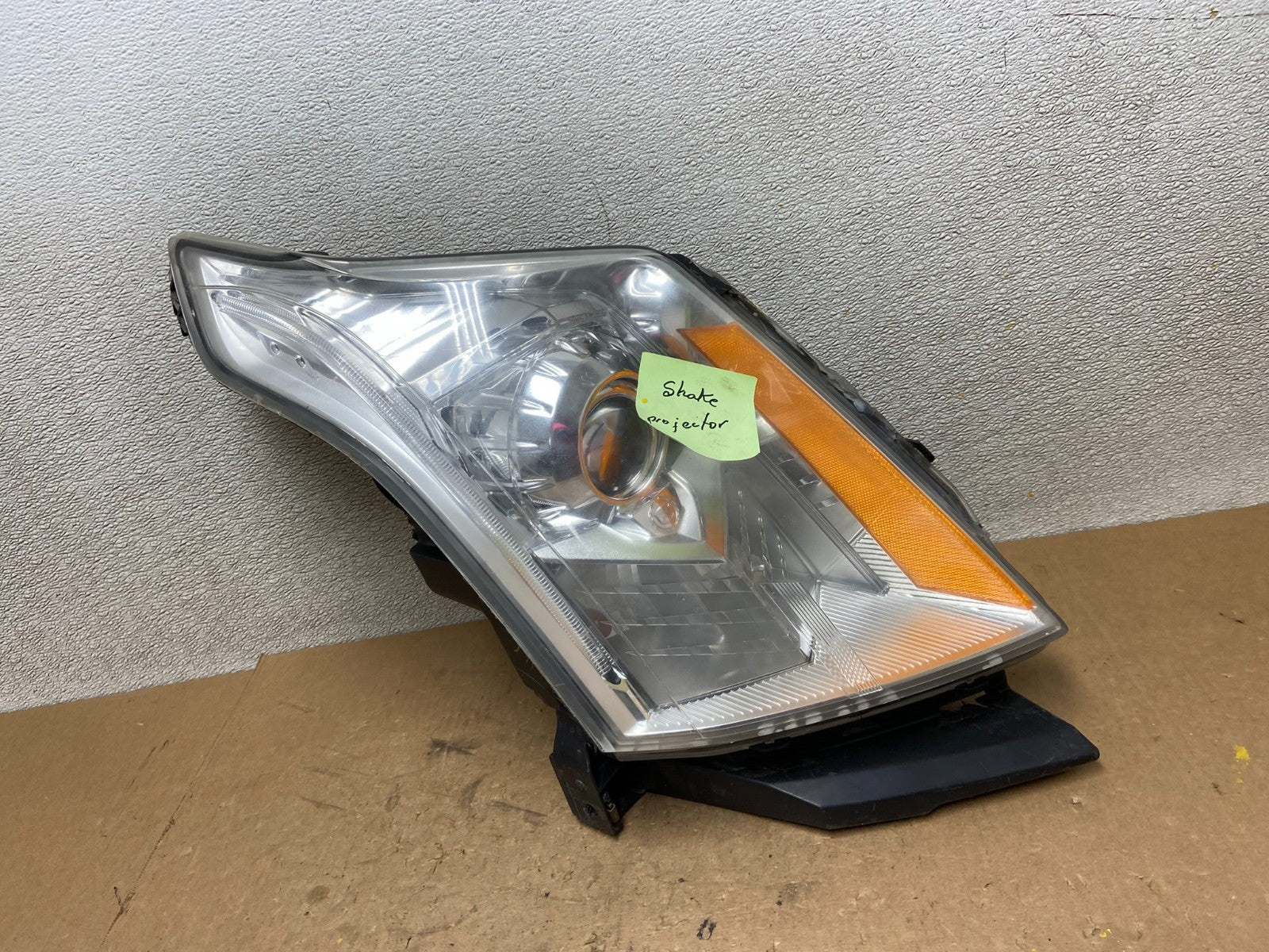 Xenon 2010 to 2016 Cadillac SRX Right Passegner Side Headlight Z7995 DW0