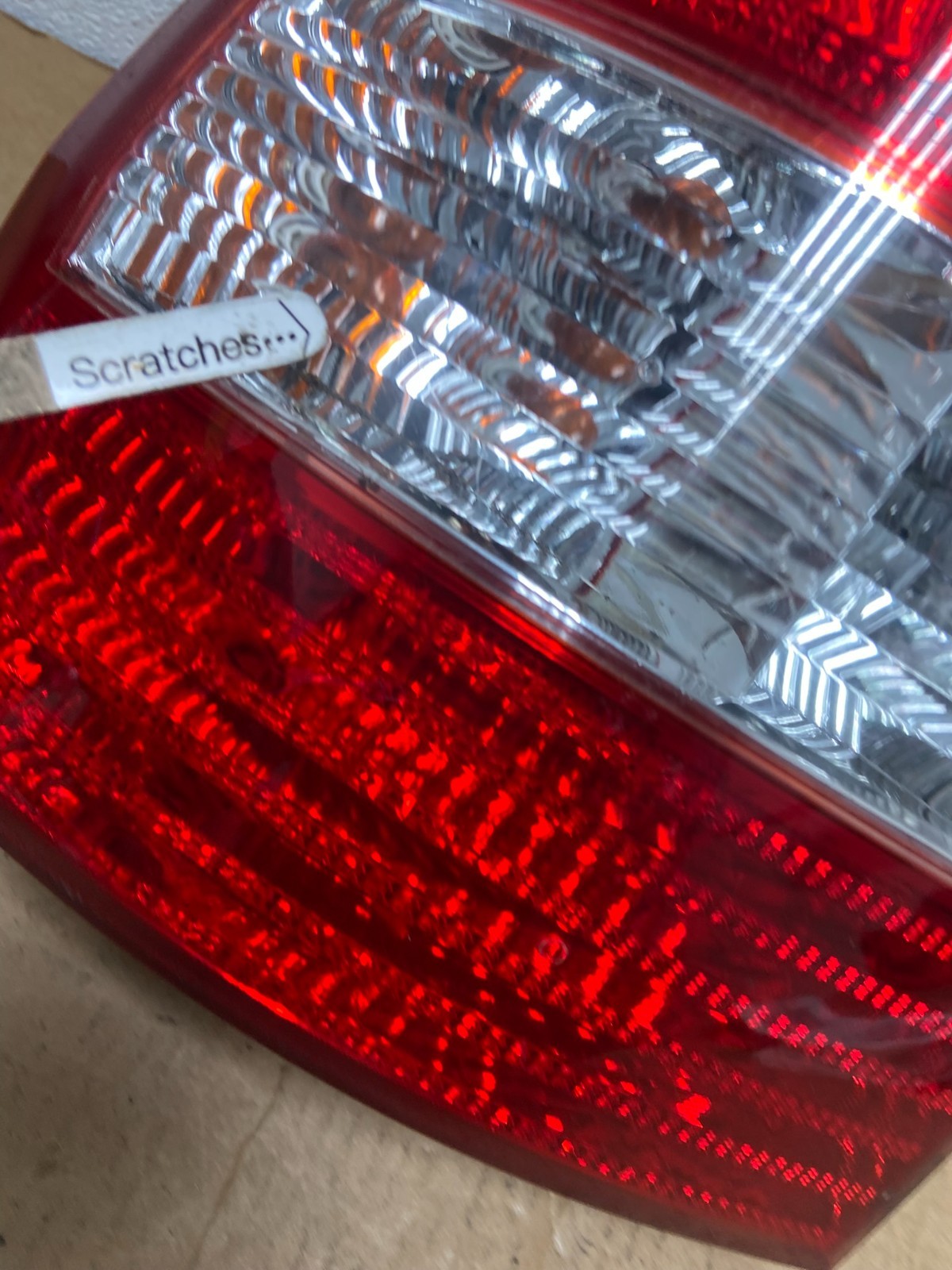 2003 2004 2005 Kia Sedona Left Driver LH Side Tail Light AD4558 DW3
