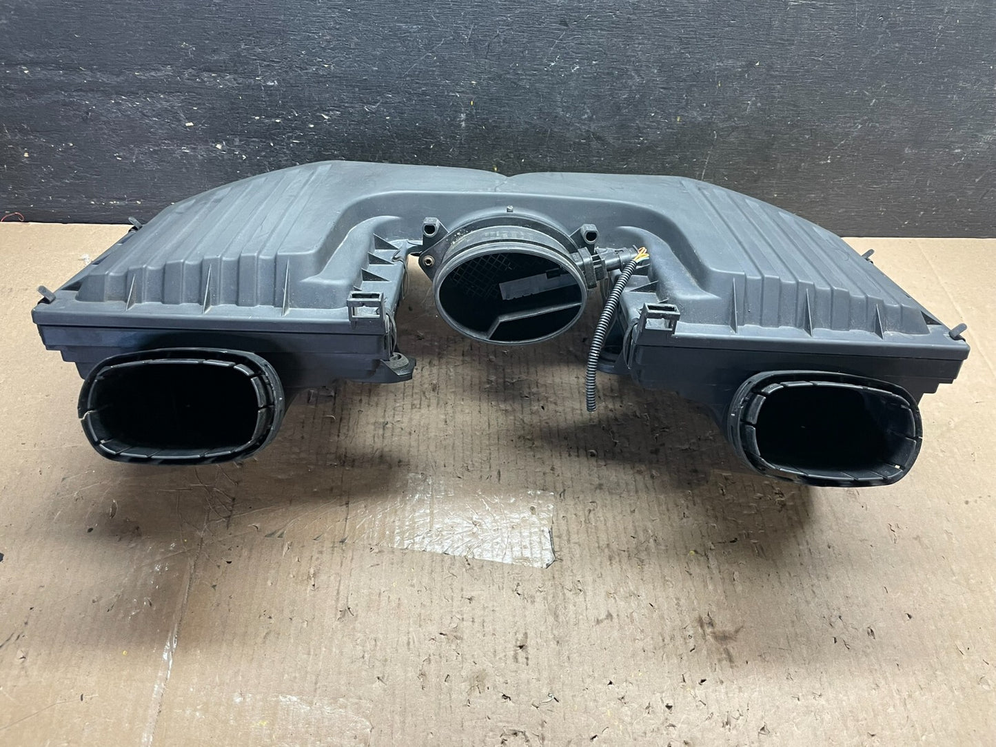 2007 to 2010 BMW E70 X5 N62 Air Intake Cleaner Filter 7548896 OEM A9449 DG2
