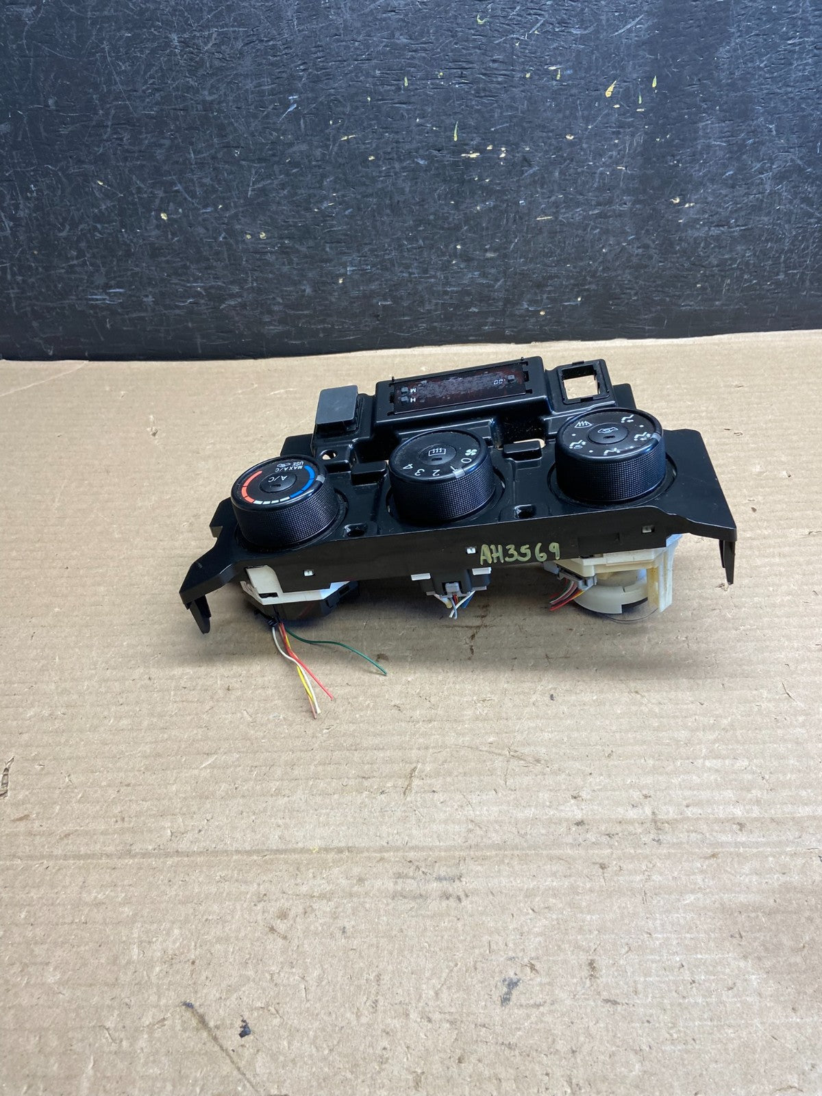 2009 to 2013 Toyota Corolla Matrix Climate Heater A/C AC Control Panel AH3569 DG3