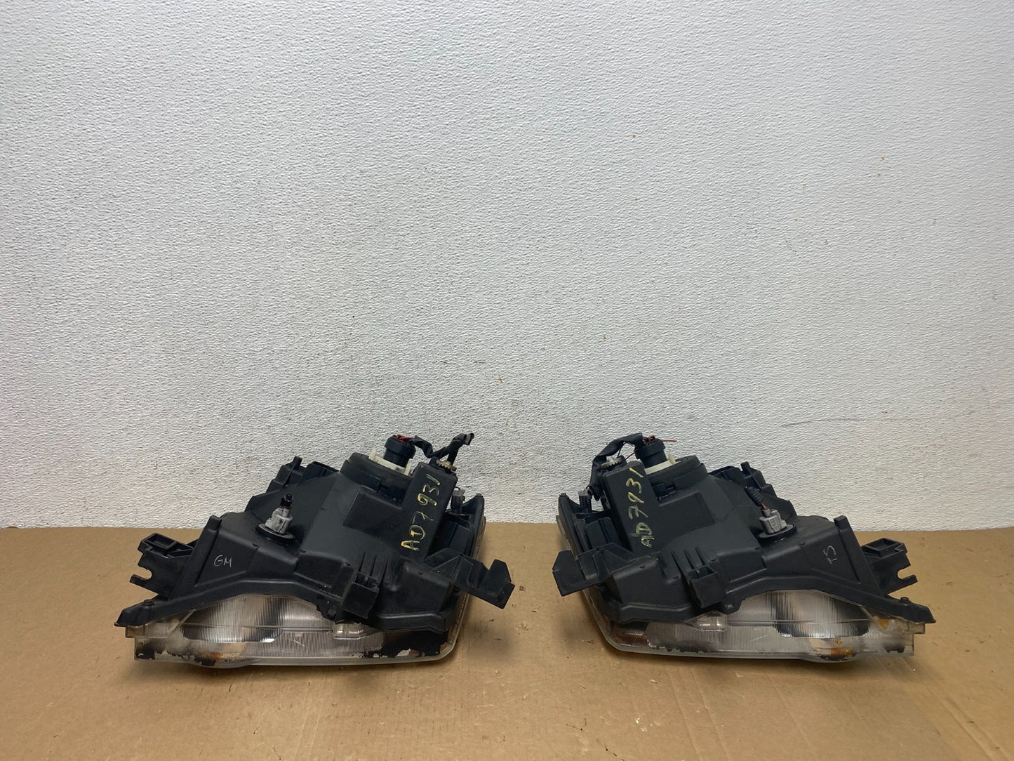 2005-2015 Nissan Xterra Driver Left+Right Side Set Headlights AD7931 DW8