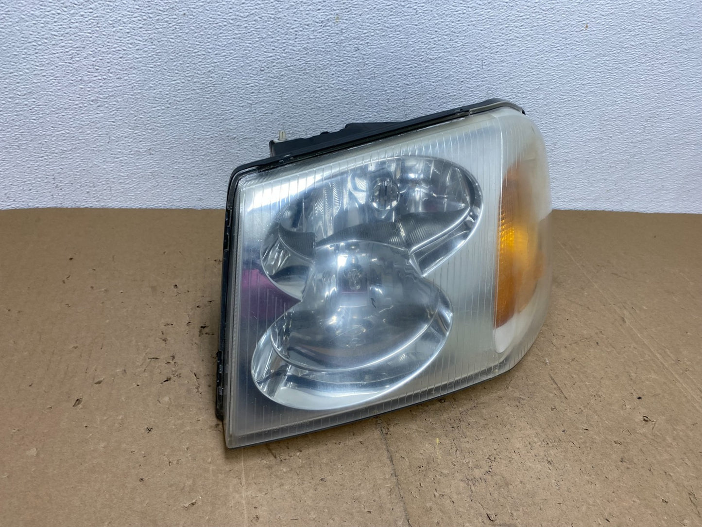 2002 to 2009 Gmc Envoy Left Driver Lh Side Headlight Halogen AC6087 DW2