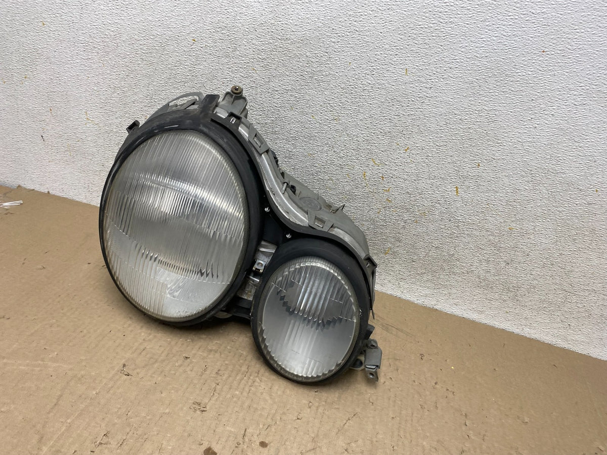 1996-1999 Mercedes E E320 E430 Right Passenger RH Side Headlight AH7625 DW2
