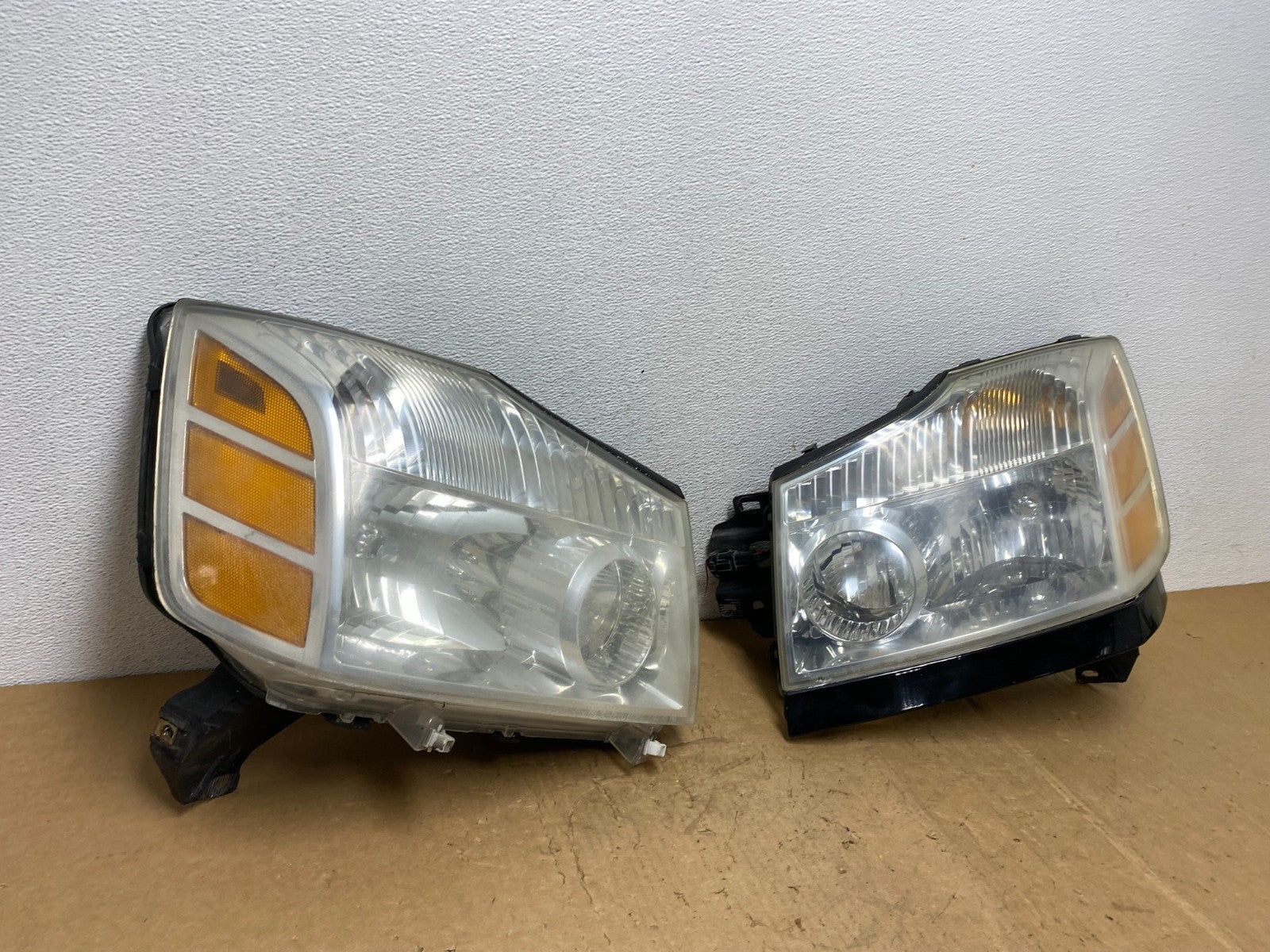 2004 to 2007 Nissan Armada Left+Right Side Set Headlights AD1380 DW2
