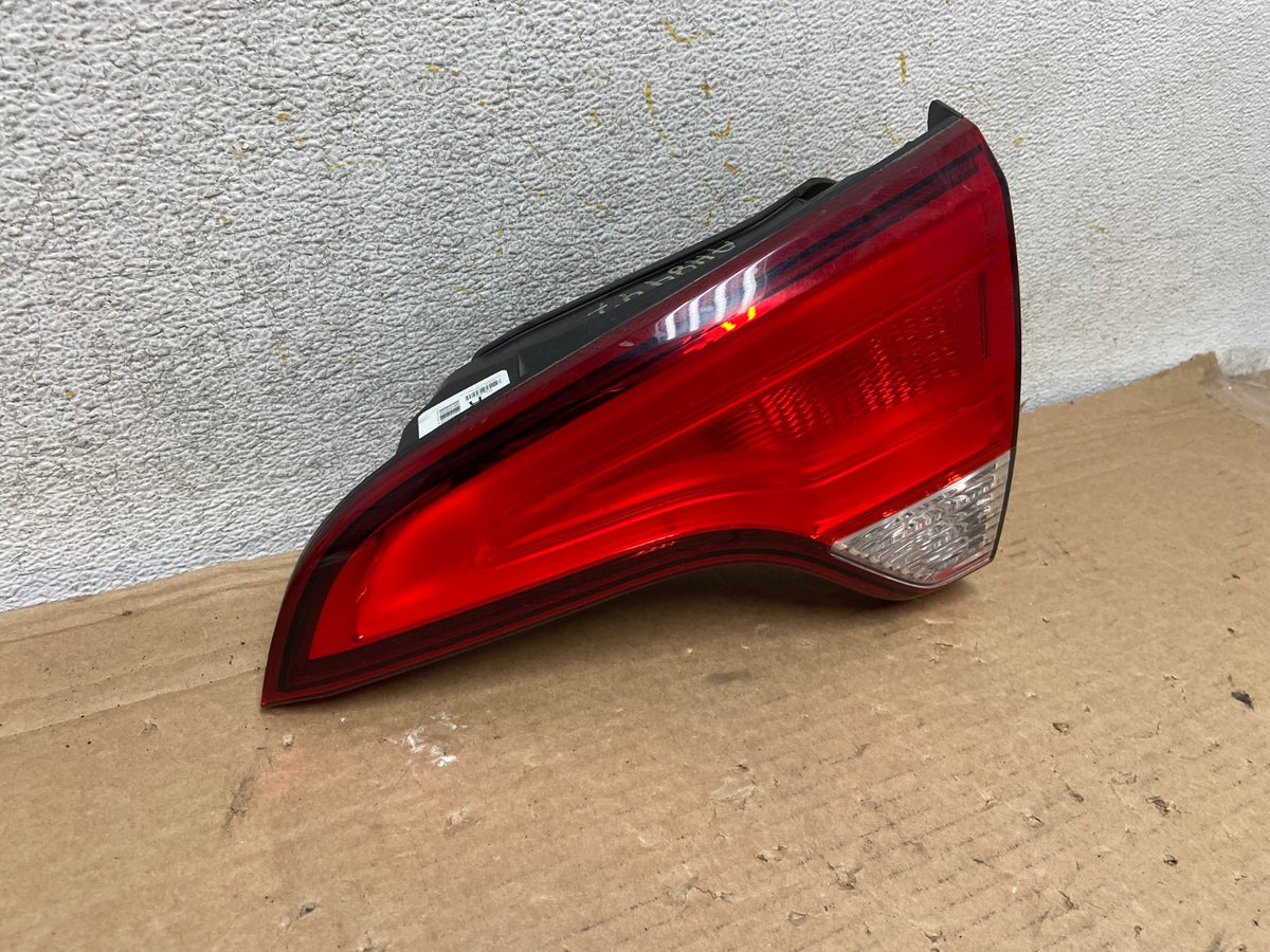 2014 - 2015 Kia Sorento Right Passenger RH Side Inner Tail Light AH8497 LK1