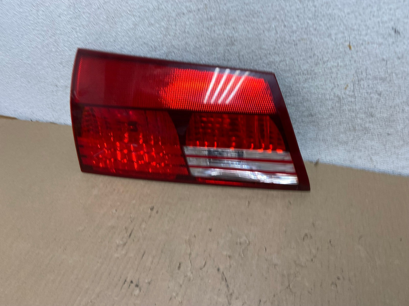 2004 - 2005 Toyota Sienna Left Driver LH Side Inner Tail Light AG7997 LK1