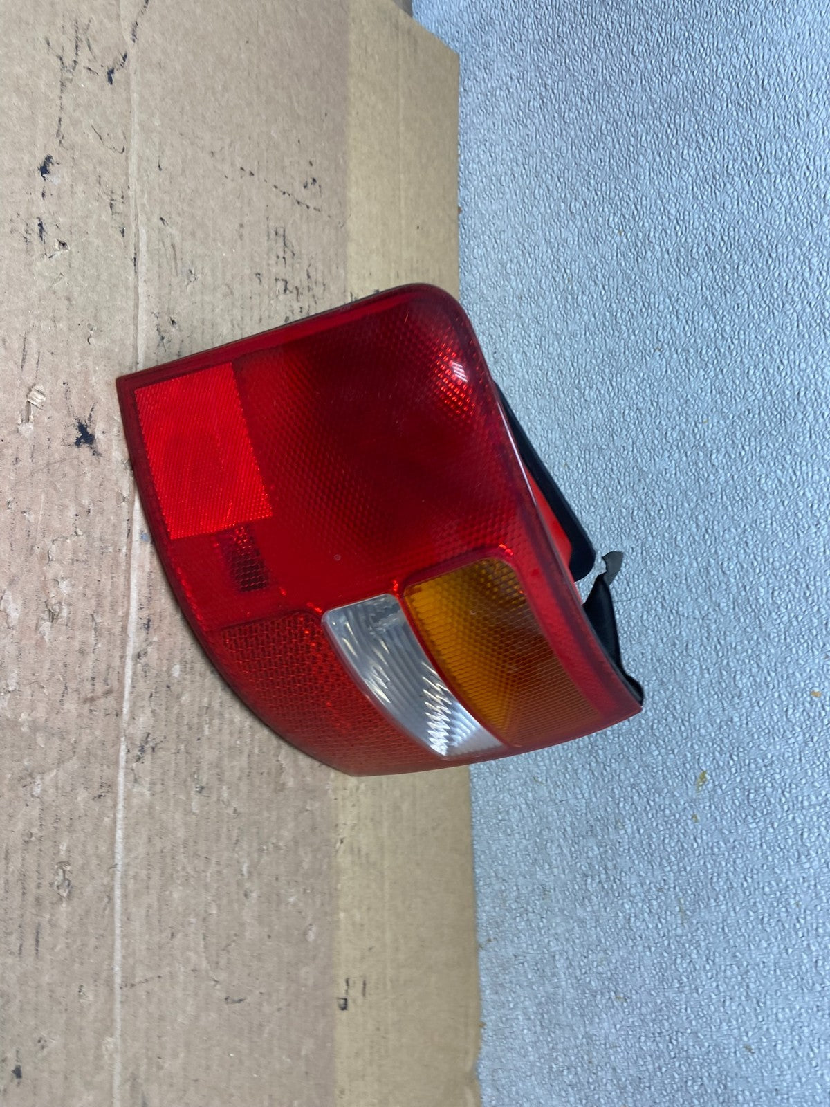 2001-2005 Audi A6 Wagon Left Driver LH Side Tail Light Oem AB3347 LK2