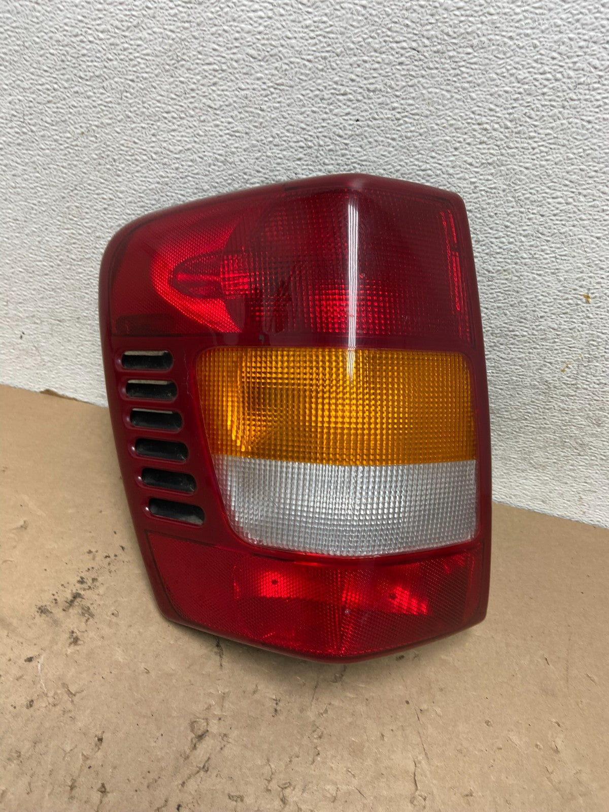 1999 - 2004 Jeep Grand Cherokee WJ Left Driver Lh Side Tail Light AG4377 PS0