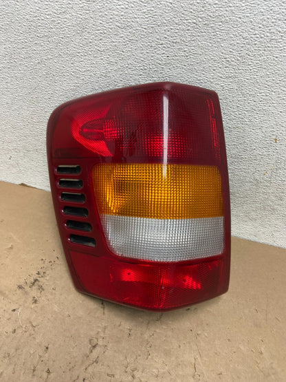 1999 - 2004 Jeep Grand Cherokee WJ Left Driver Lh Side Tail Light AG4377 PS0