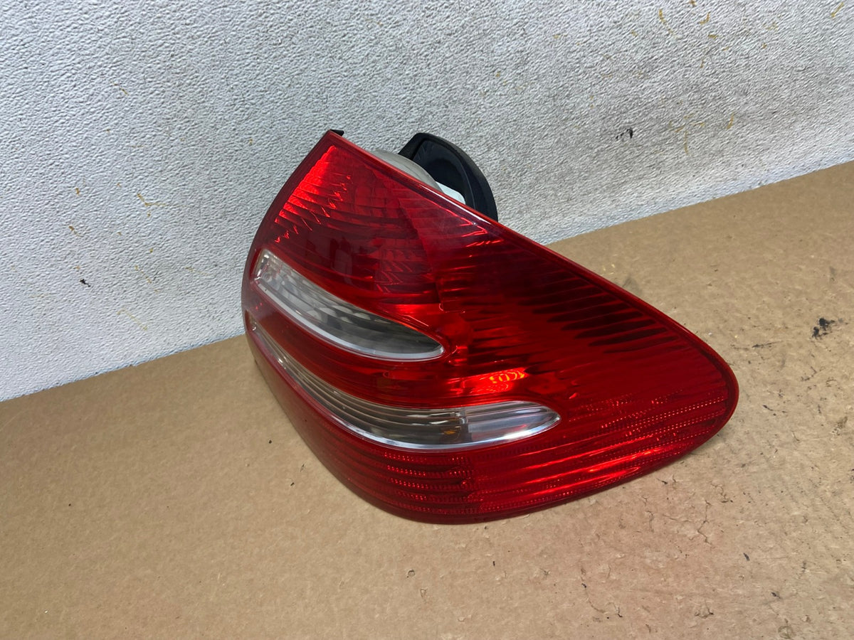 No Led 2003-2006 Mercedes E Class Sedan Right Passenger Tail Light AI3629 LK1