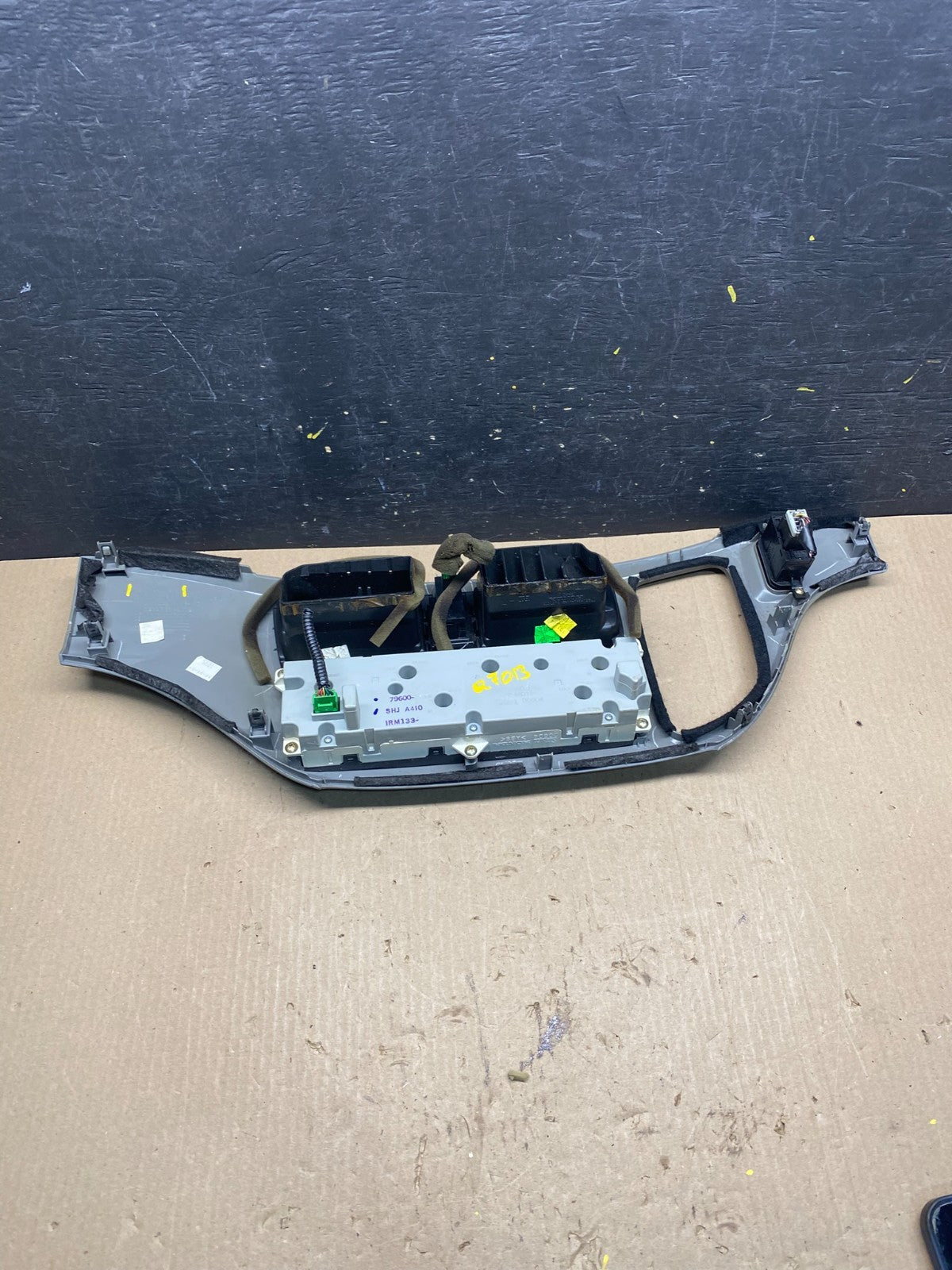 2005 to 2010 Honda Odyssey Radio Climate Control Dash Trim Bezel Q7013 DG4