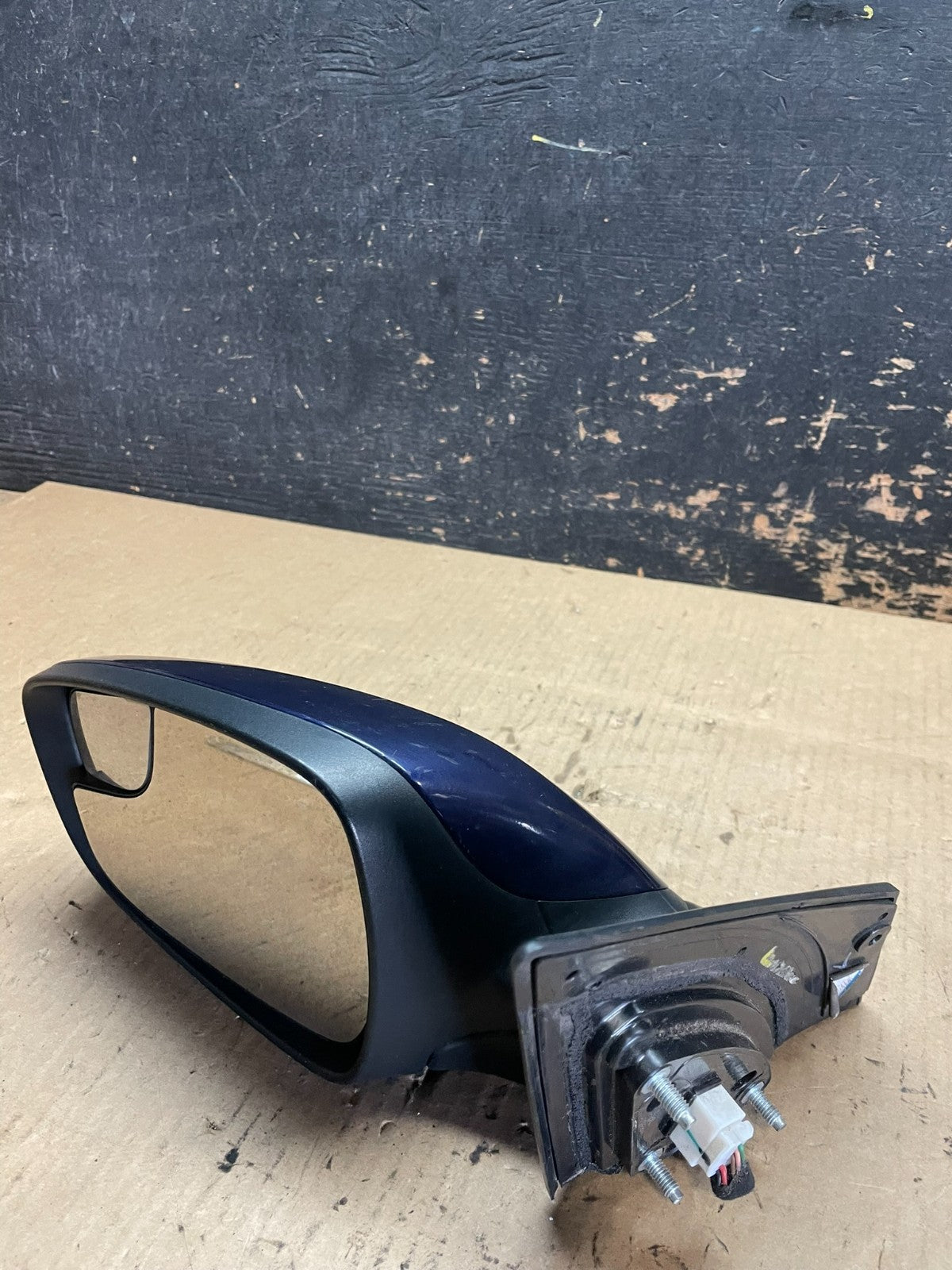 2011-2013 Hyundai Elantra Left Driver View Door Trn Sig Mirror OEM AA2374 MS10