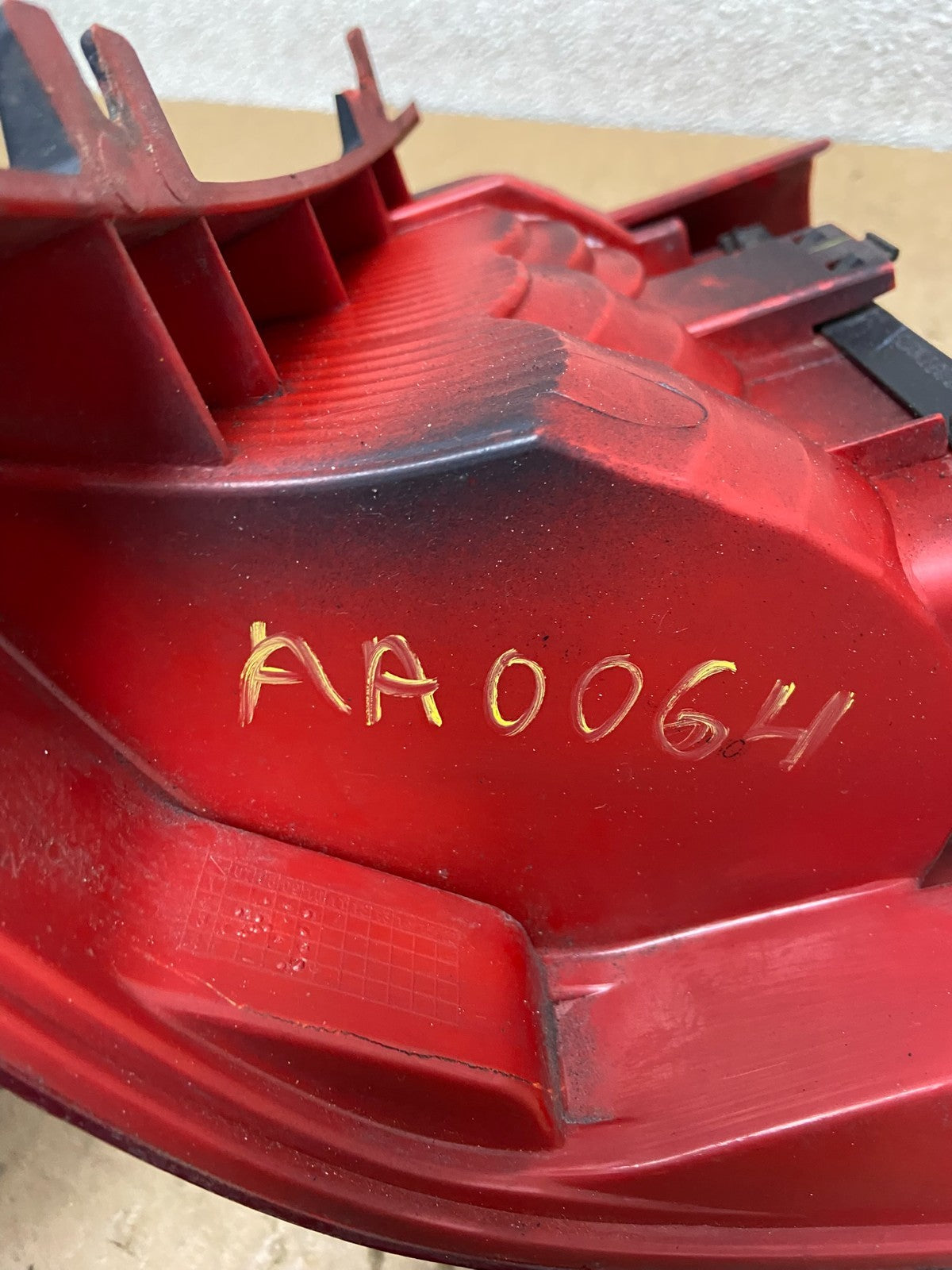 2002-2005 Mercedes ML350 ML-Class Left Driver Lh Side Tail Light OEM AA0064 DW6