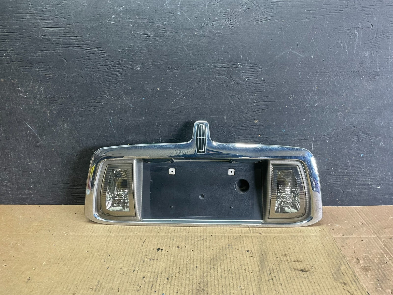 2000- 2002 Lincoln LS Rear Finish Panel Trunk Panel Chrome OEM J4095 DG0