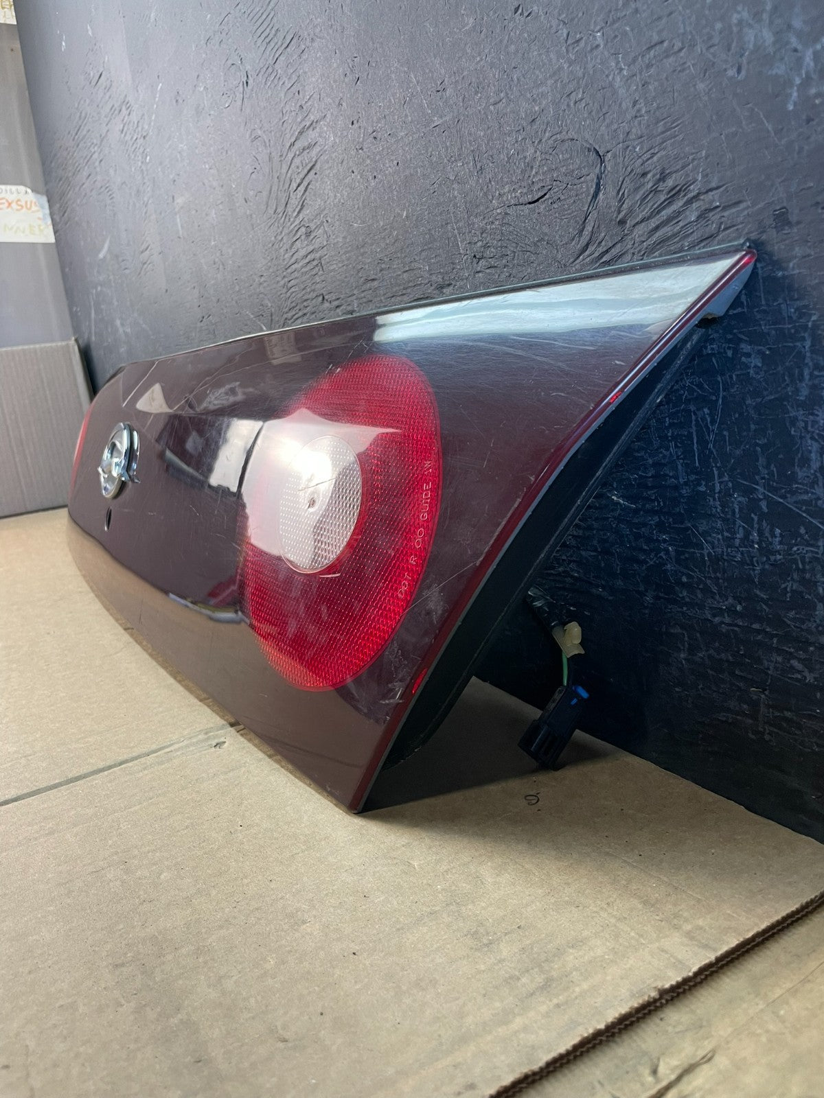 2000-2004 Chevrolet Impala Rear Trunk Center Finish Panel Tail Light AD0072 DG1