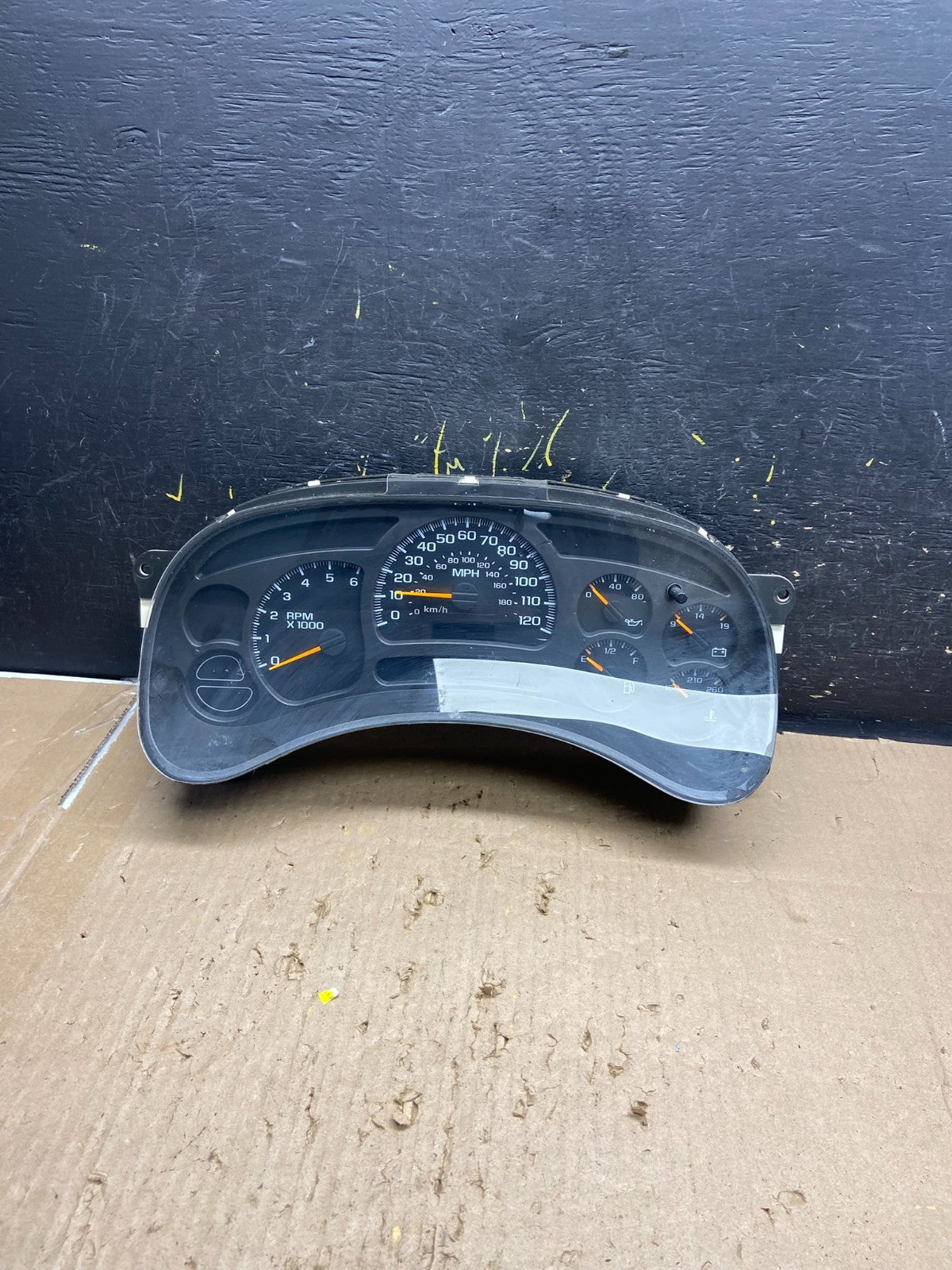 2003 to 2006 Chevrolet Silverado Yukon Cluster Gauge Speedometer  AB5564 DG0