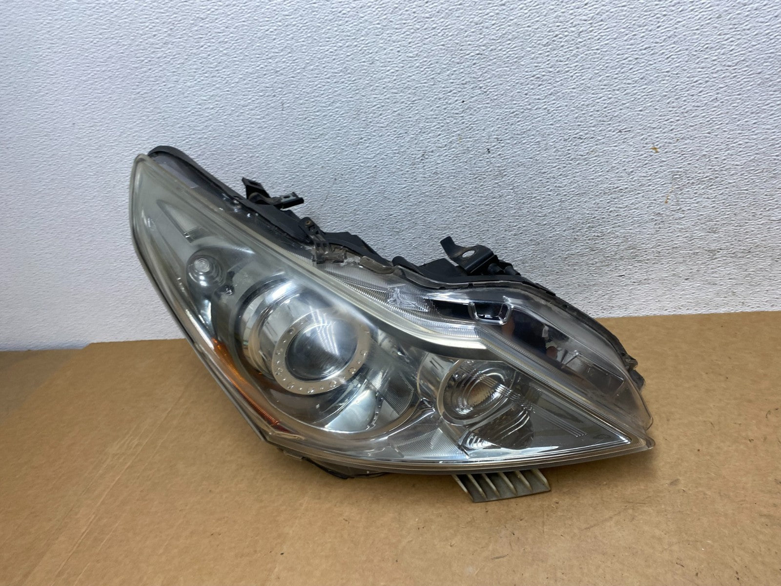 2010-2012 Infiniti G37 Right Passenger Side Xenon HID Headlight AE3040 DW1