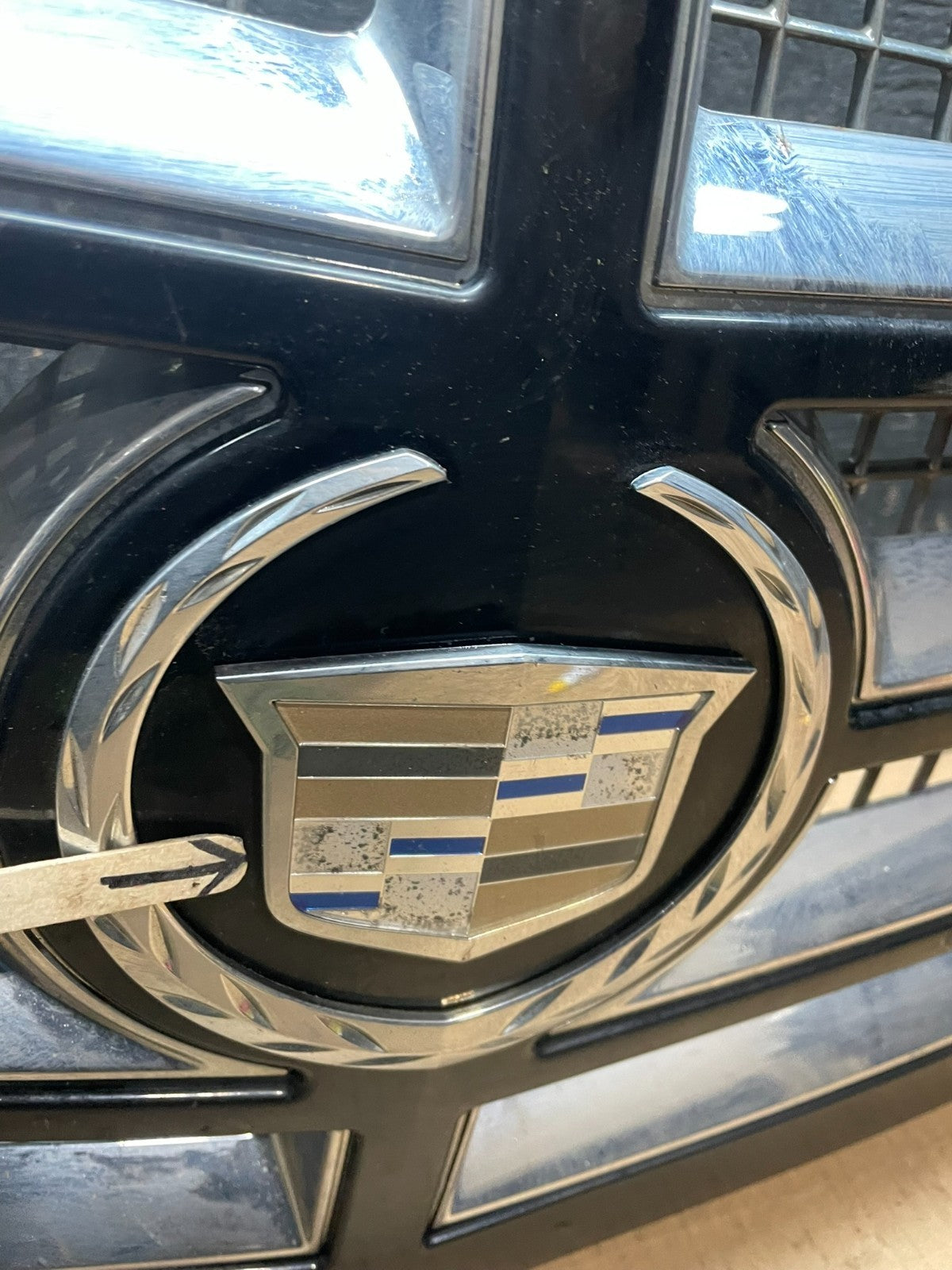 2007-2014 Cadillac Escalade Front Upper Grille Grill OEM aa2387 DG4
