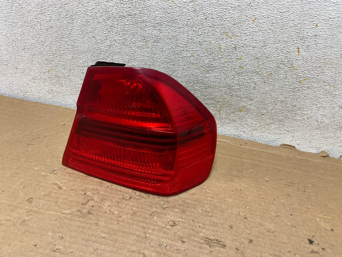2006 2007 2008 Bmw 328i 3 Series Right Passenger Side Tail Light AH9060 LK2