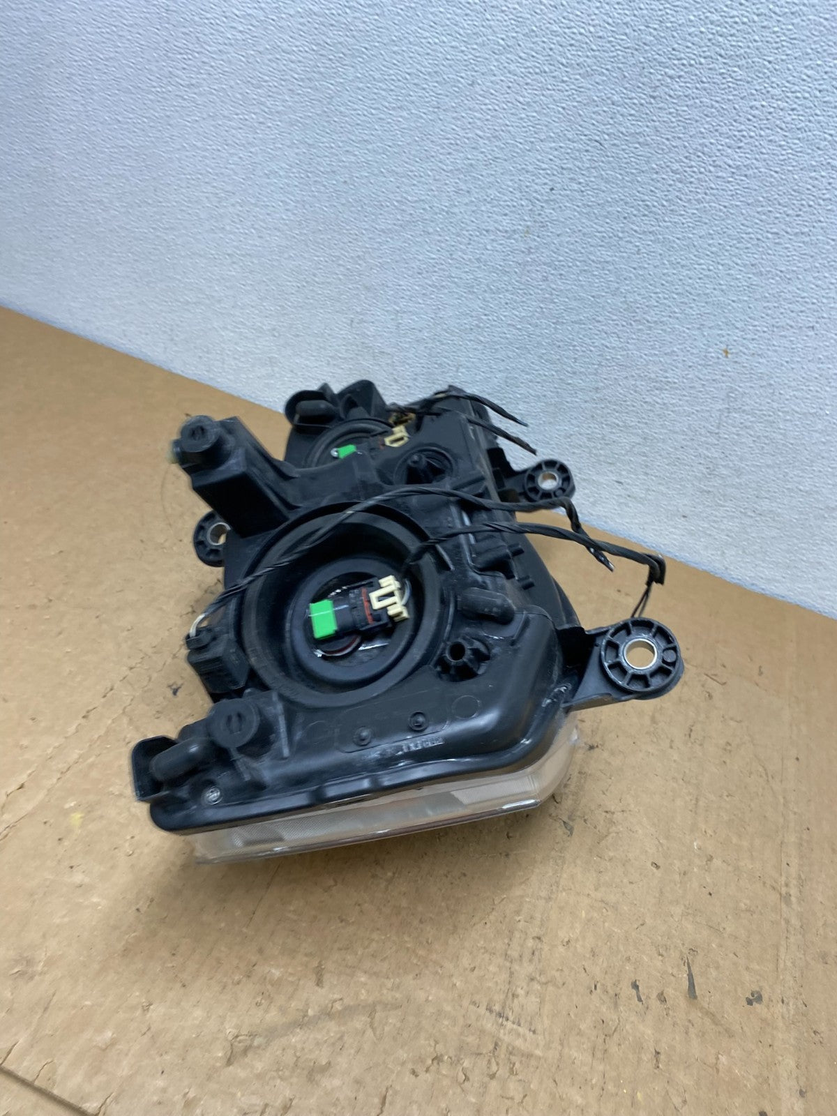2008 to 2016 Chrysler Town and Country Left Driver Lh Side Headlight AD0650 DW8