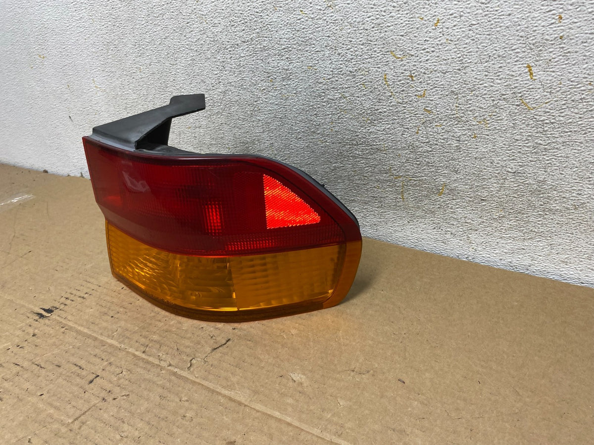 2002 2003 2004 Honda Odyssey Right Passenger Side Tail Light AH7983 LK2