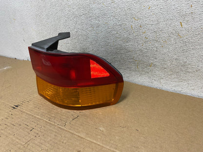 2002 2003 2004 Honda Odyssey Right Passenger Side Tail Light AH7983 LK2