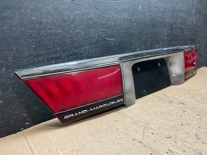 1998 to 2002 Mercury Grand Marquis Trunk Lid Center Tail Light AB3143 DG1