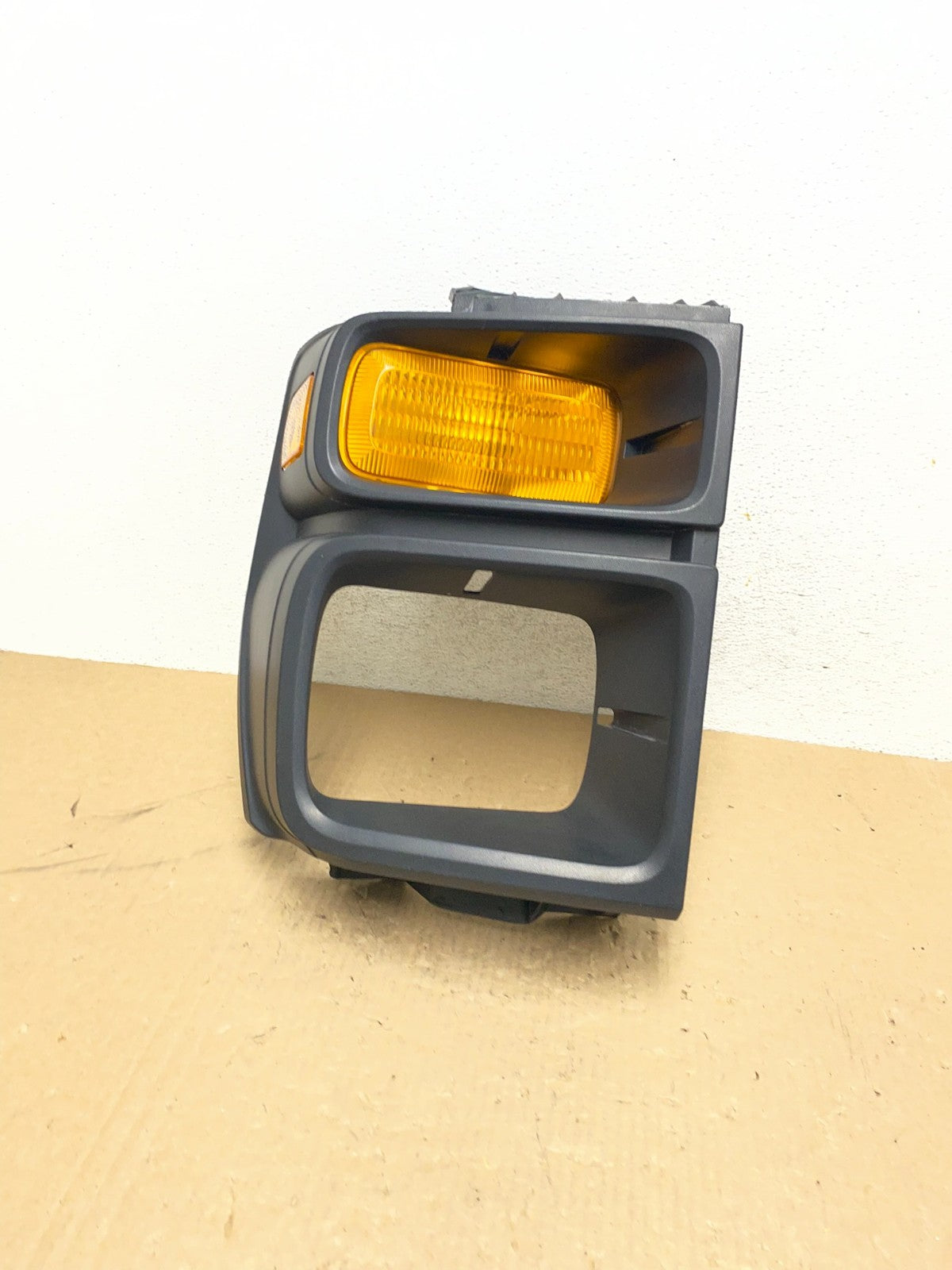 2008-2017 Ford E150 E250 E350 Van Right Side Headlight Bezel Trim AG1084 DW0