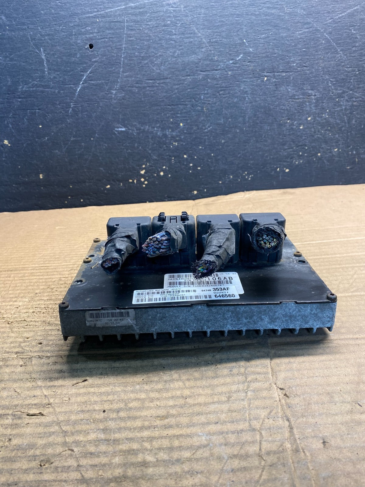 2005 Chrysler Pacifica Engine Control ECM AA5757 DG0