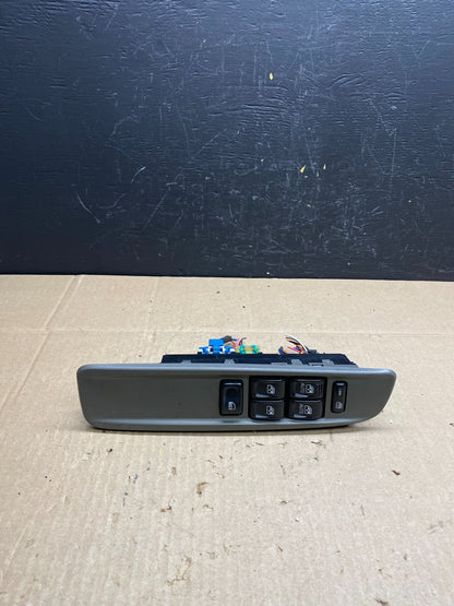 2002 - 2005 GMC Envoy Master Power Door Lock Window Switch Heat Seat AB9465 DG0