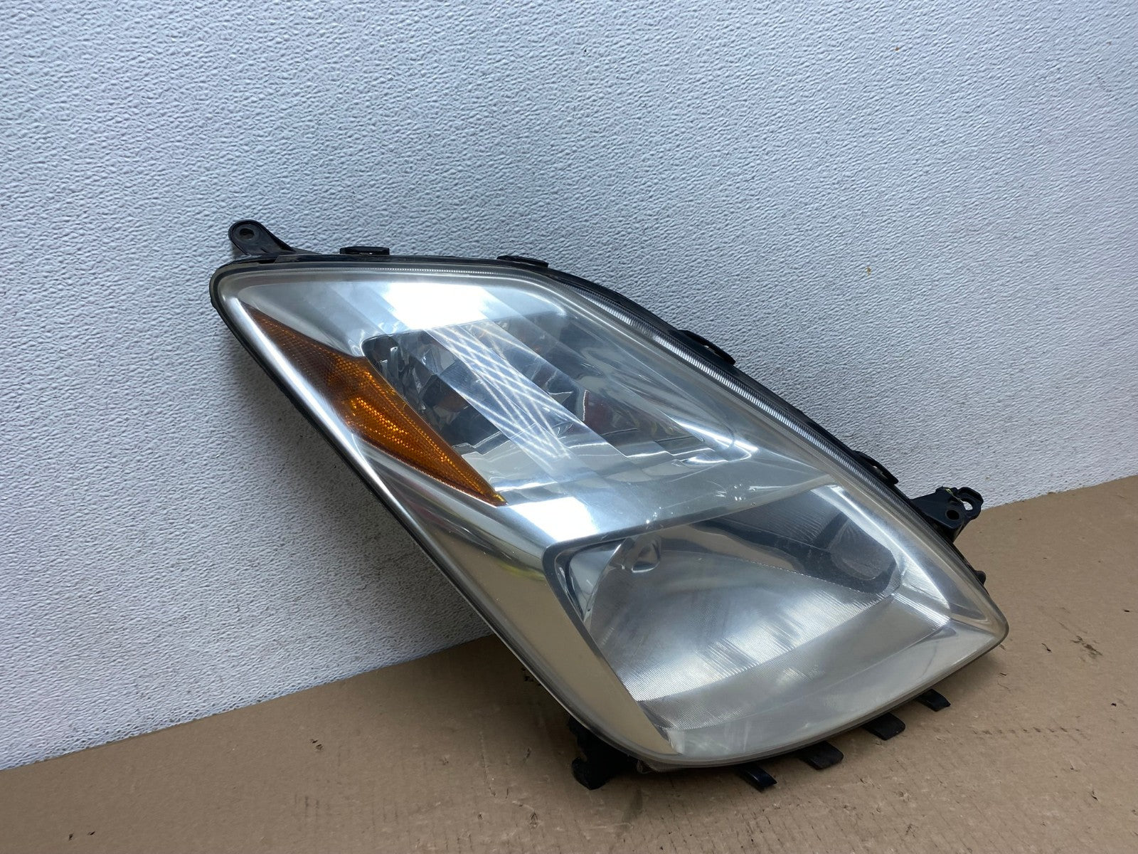2004-2005 Toyota Prius Right Passenger RH Halogen Headlight AF3158 LK2