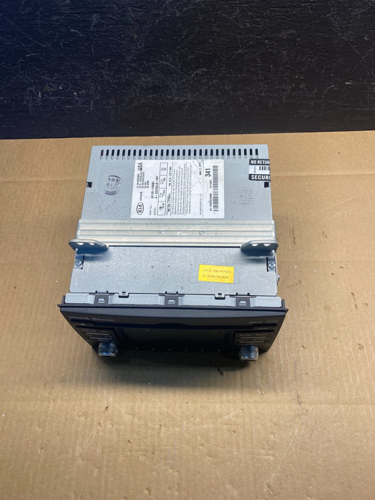 2011 to 2014 Kia Sedona Radio Stereo Receiver AM FM CD Player Sirius AD1567 DW3