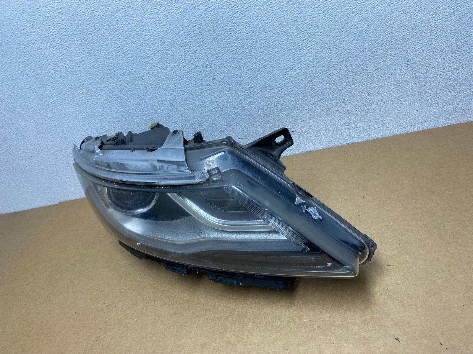 2015 to 2019 Lincoln MKC Right Passenger RH Side Xenon Headlight OEM AC1660 DG1