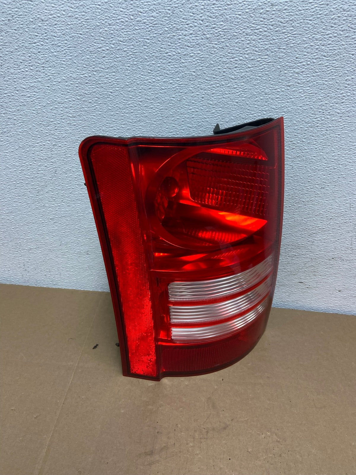 2008-2010 Chrysler Town and Country Left Driver Tail Light Oem AC5590 LK2