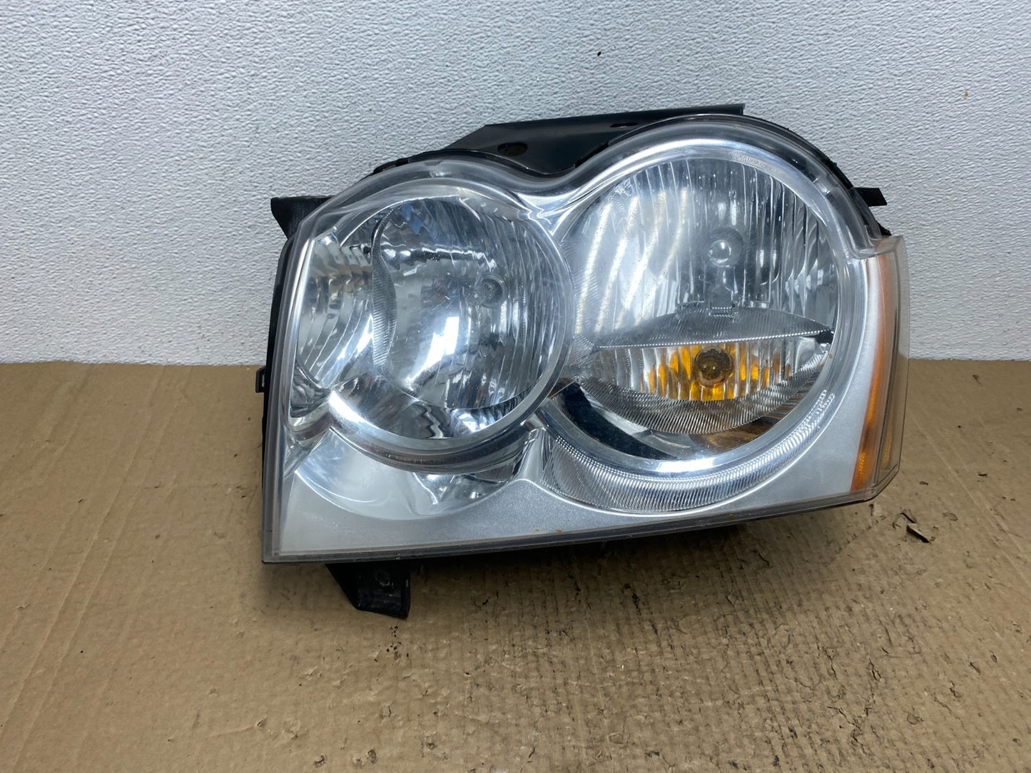 2005-2007 Jeep Grand Cherokee Left Driver LH Halogen Headlight AC4165 DW0