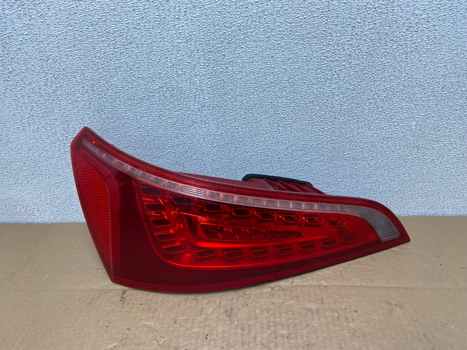 2009 to 2012 Audi Q5 Left Driver LH Side Tail light Oem AB6247 LK0