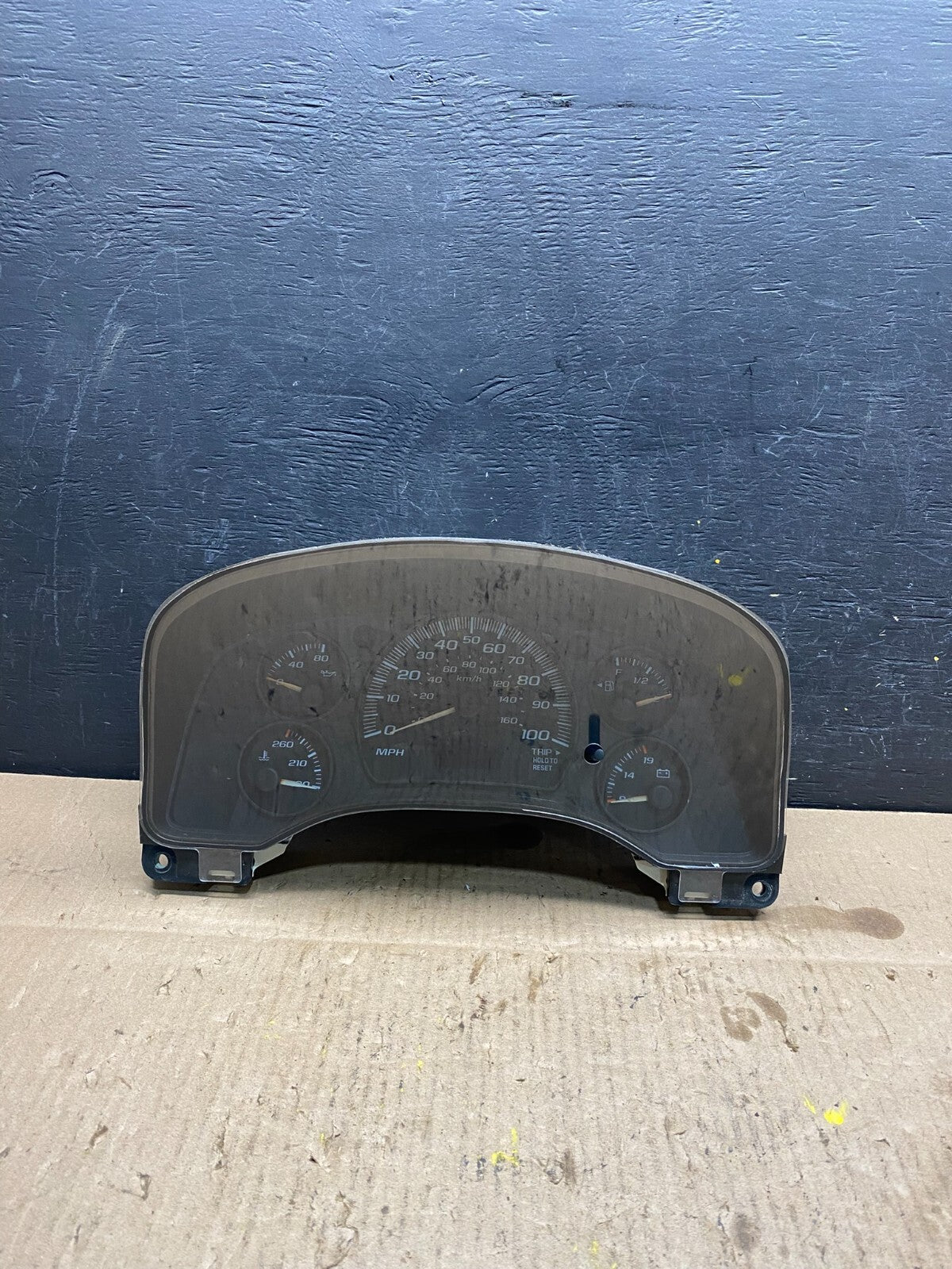 2004 to 2007 Chevrolet Express Speedometer Cluster Gauge M7932 PS0