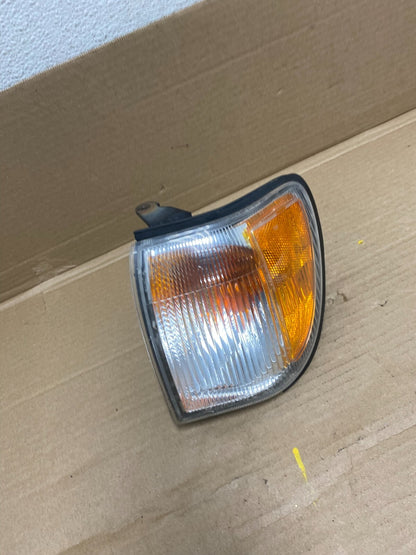 1999-2004 Nissan Pathfinder Front Left Driver Turn Signal Oem O2434 DW2
