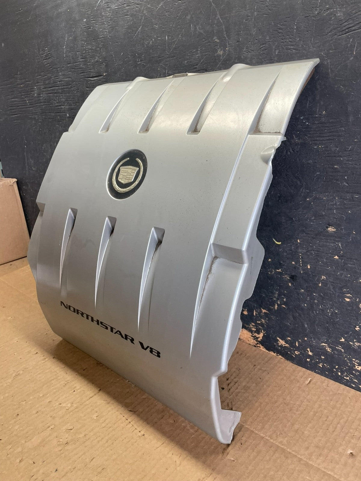 1997 to 2004 Cadillac Deville Seville Northstar Engine Motor Cover AA6120 DG2
