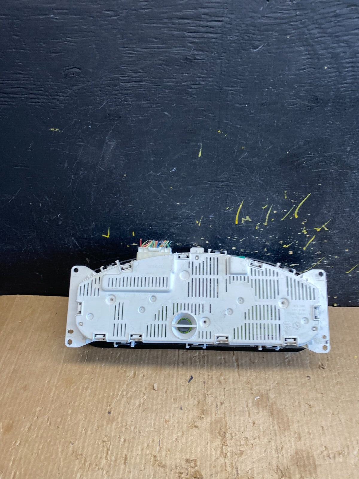 2010 to 2012 Nissan Pathfinder Speedometer Cluster Gauge OEM Z9810 DG4