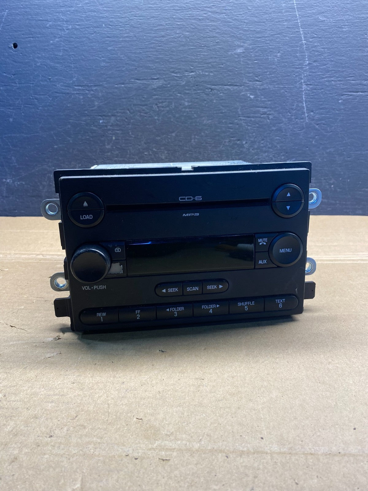 2005 to 2007 Ford Five Hundred Montego Radio CD Player AD4940 DG0