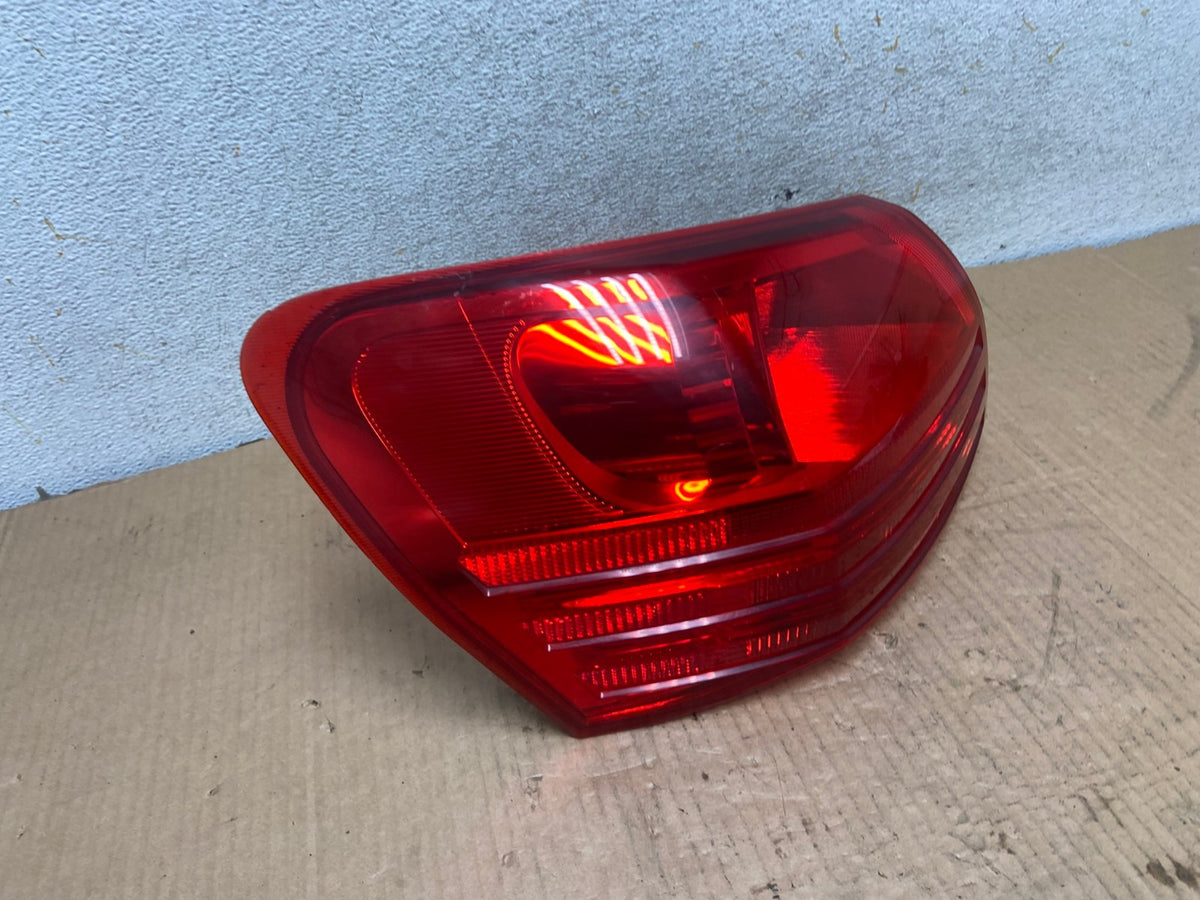2008 to 2015 Nissan Rogue Left Driver Lh Side Tail Light AI7800 LK2