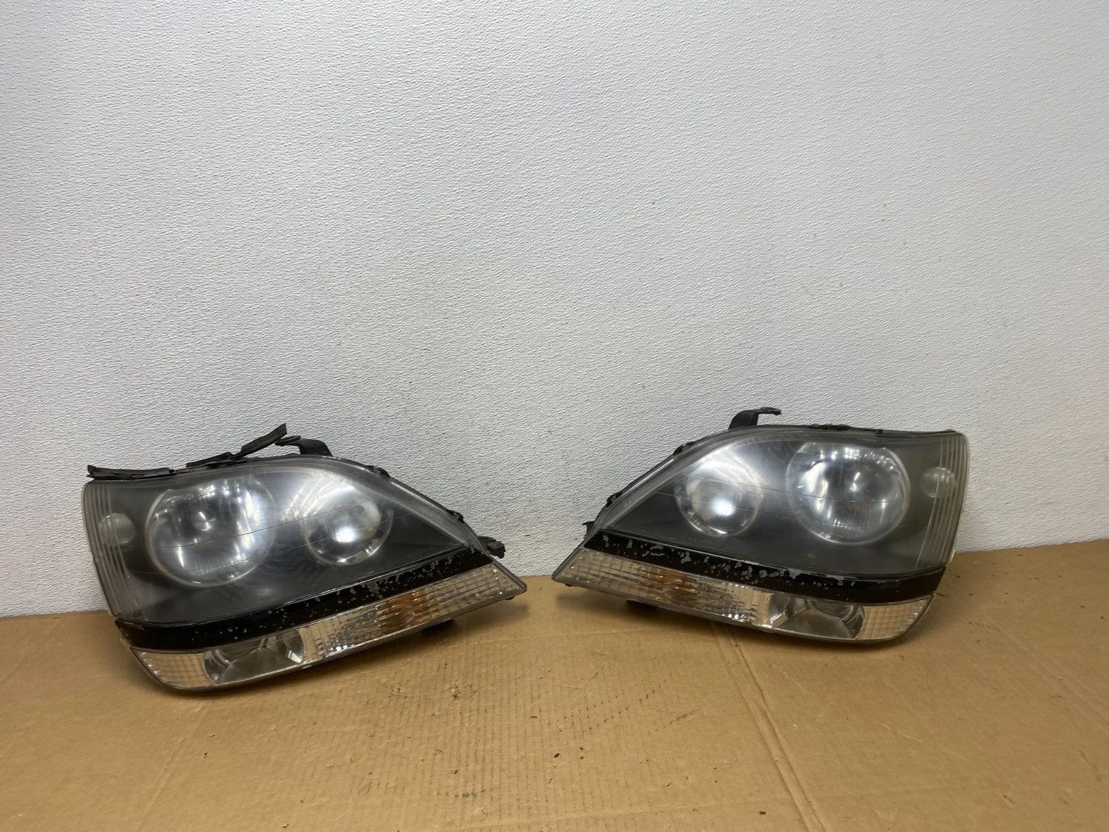 1999 to 2003 Lexus RX300 Left+Right Headlights Halogen AD0876 DW0