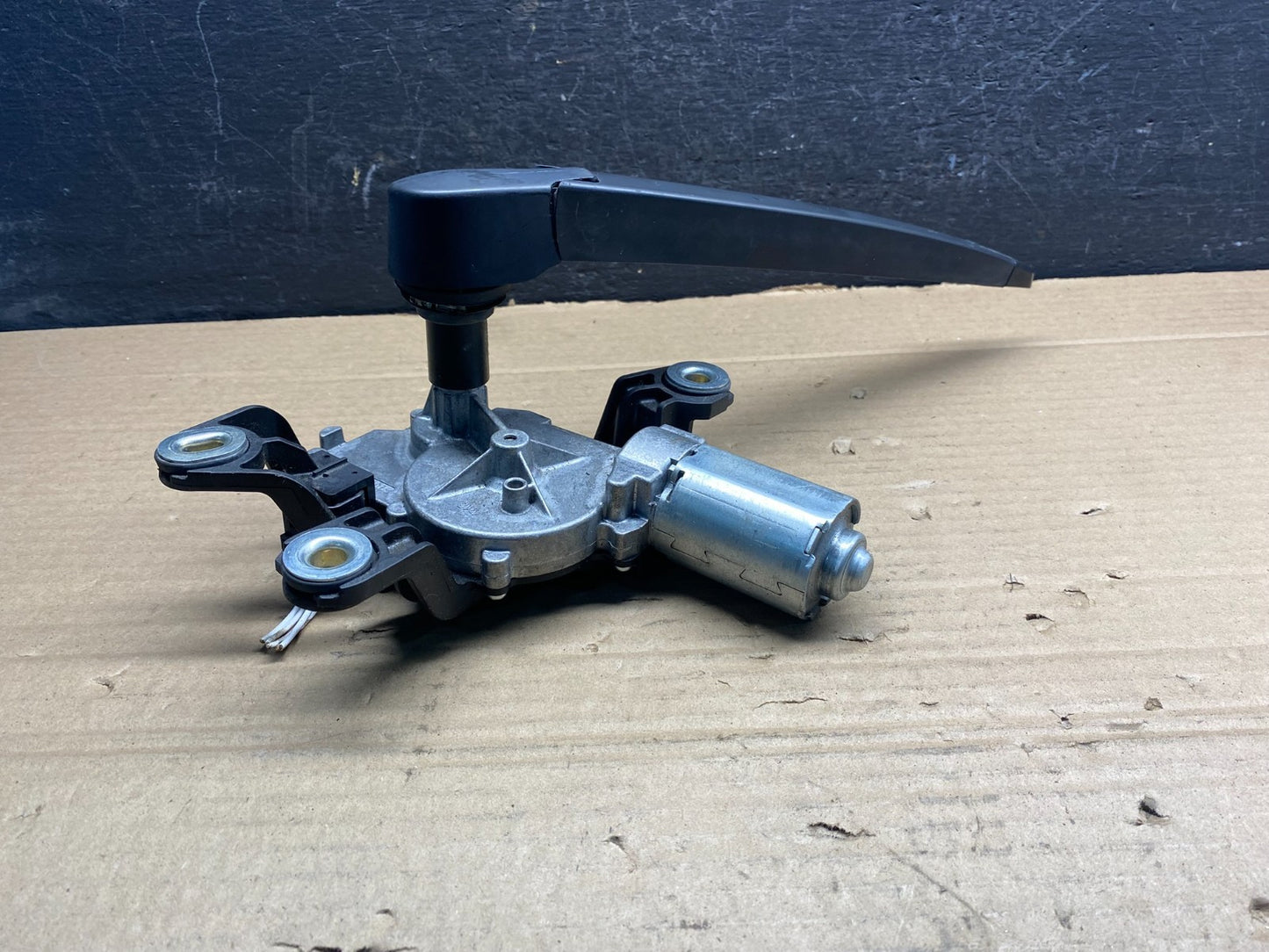 2010 to 2014 Volkswagen Golf Rear Windshield Wiper Motor ad9471 DG1