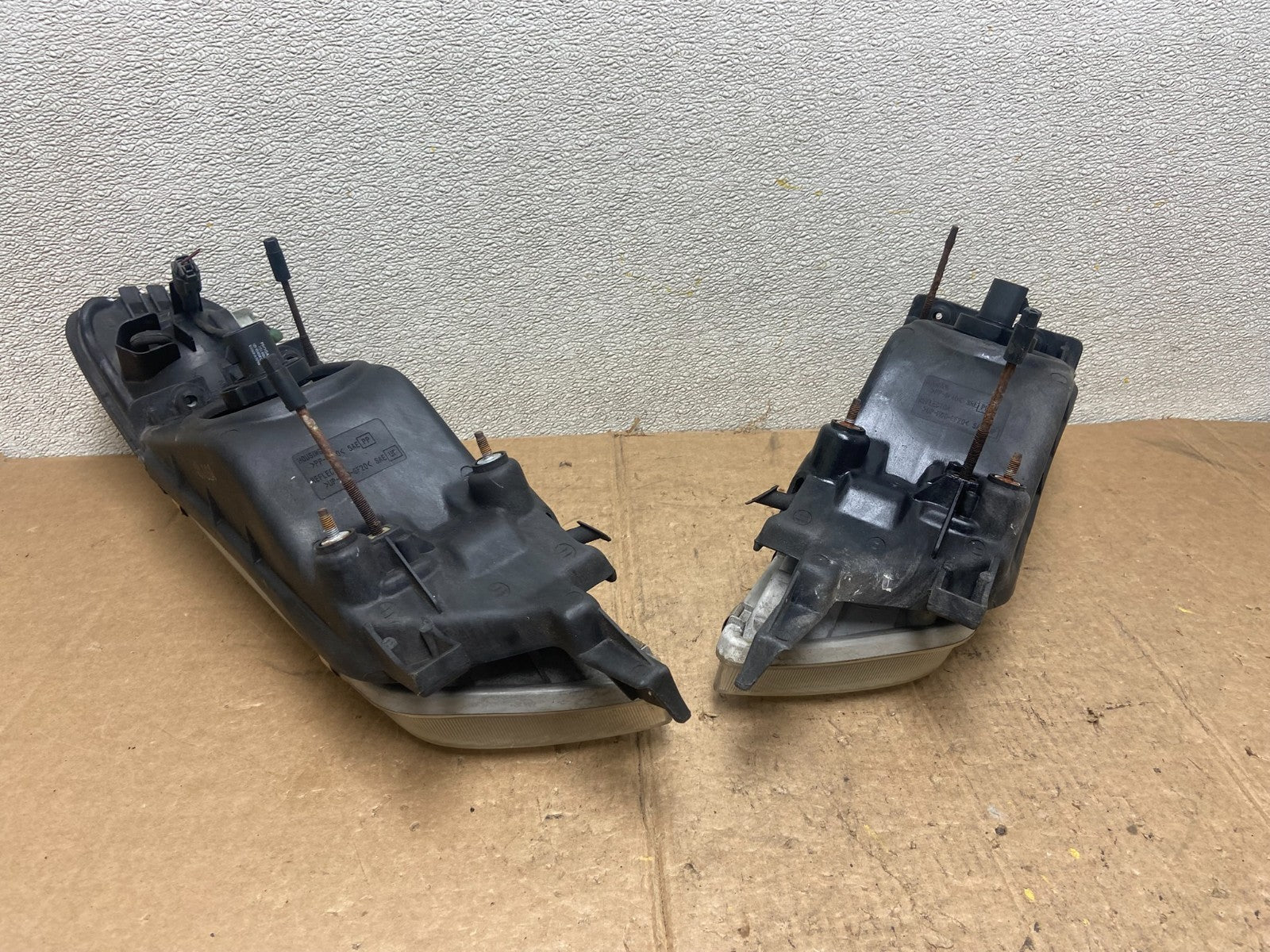 1997 to 1999 Nissan Maxima Left+Right Side Headlights Halogen OEM AA35774