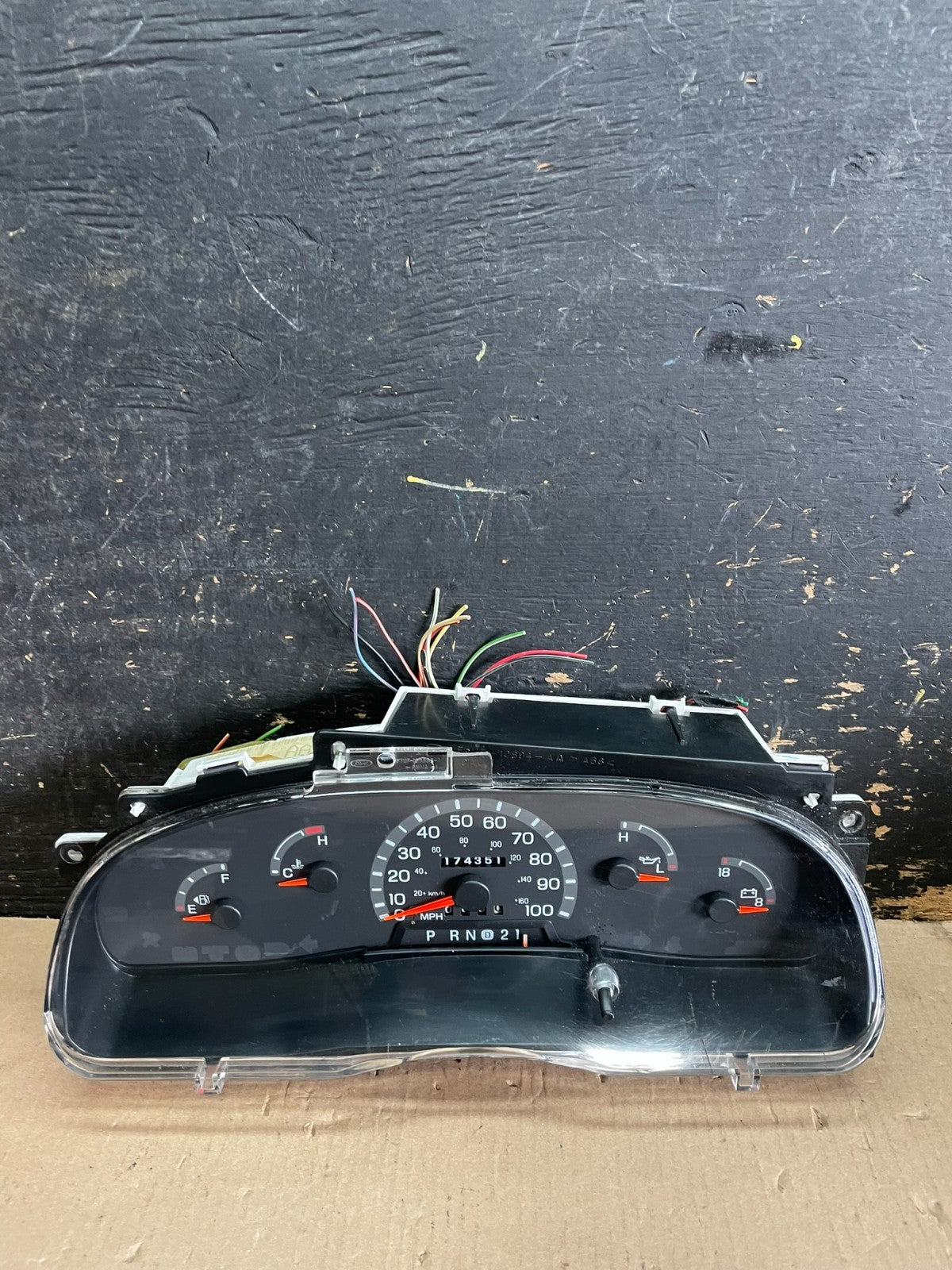 2001-2002 Ford Econoline E250 E350 Van Speedometer Instrument Cluster AA21170